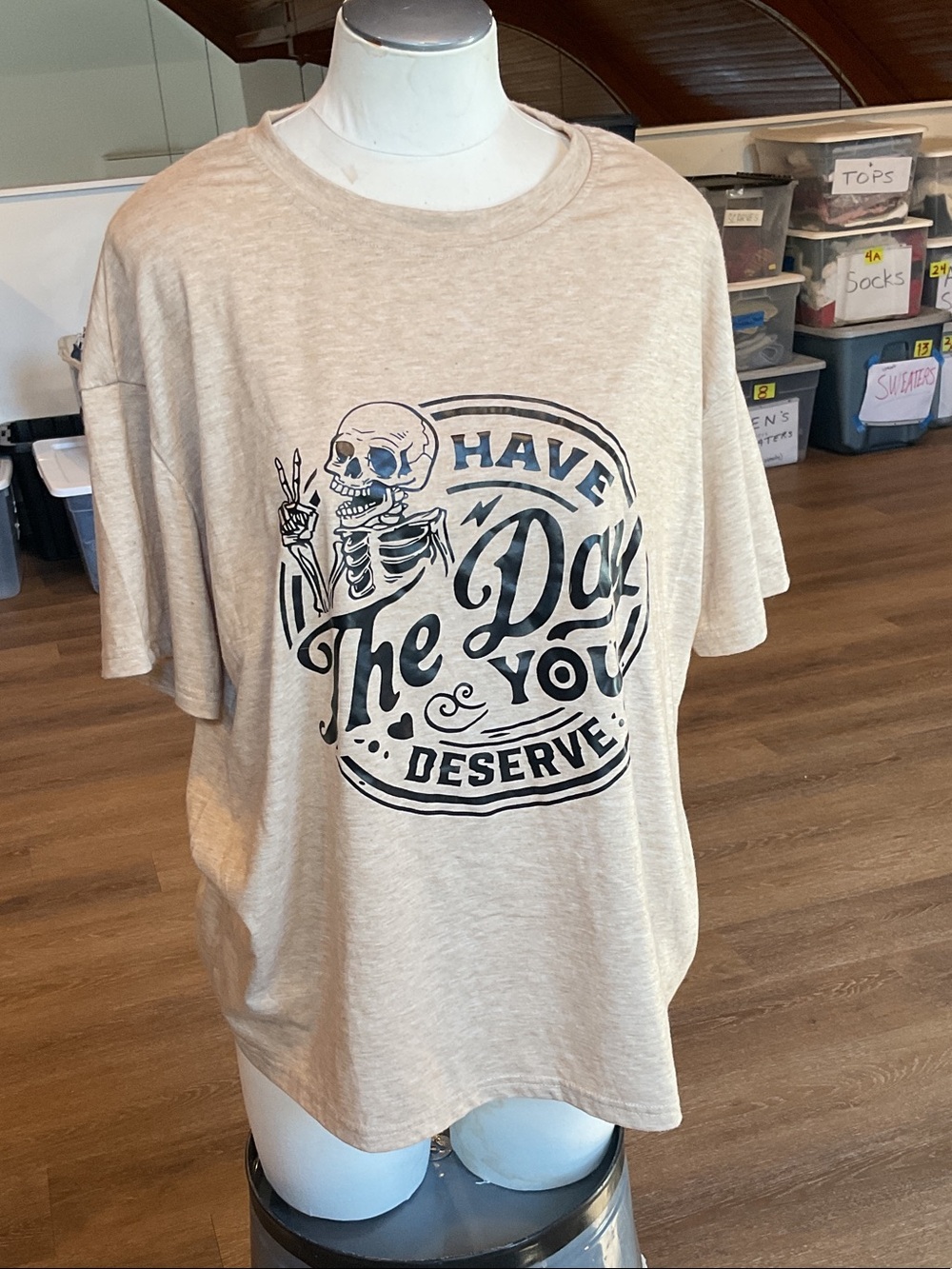 Graphic Short Sleeve Tee in Beige